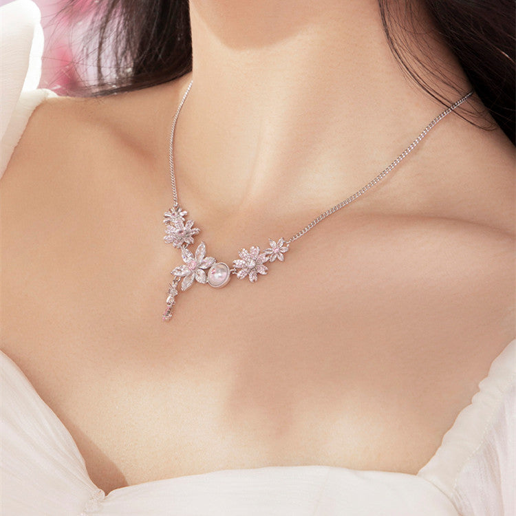 Romantic And Elegant Necklace Girl